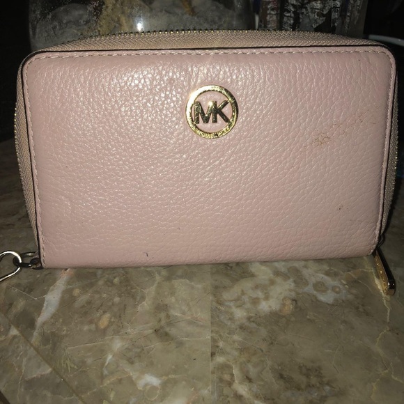 Michael Kors Handbags - Michael Kors wallet
